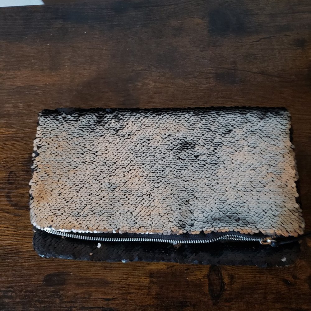Stella & Dot sequined clutch